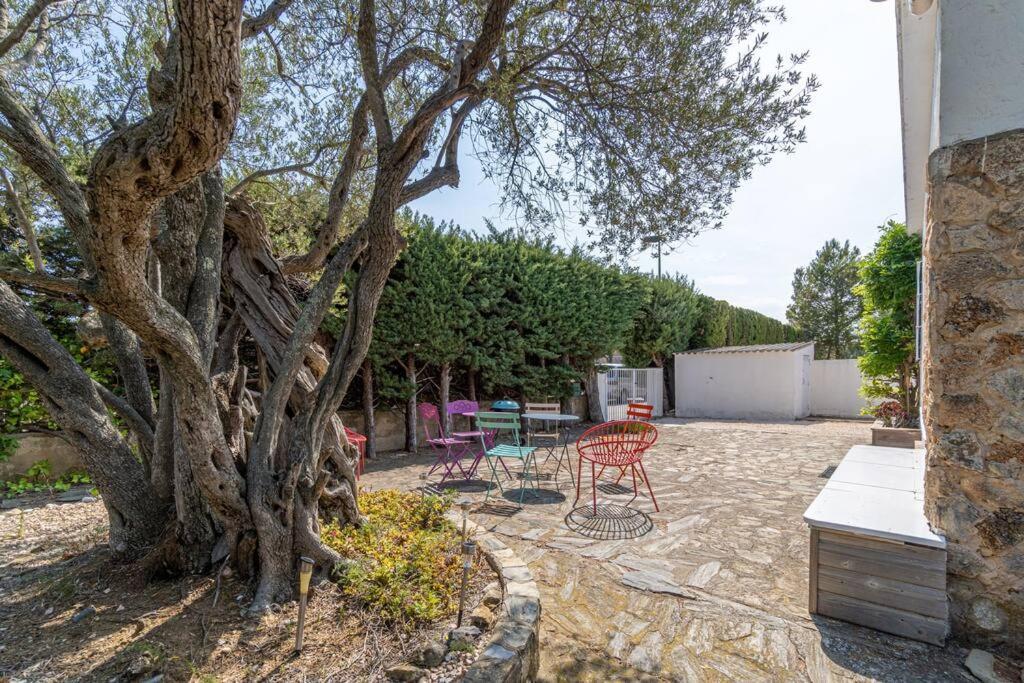 فيلا Mb1-House With Big Garden ,Swimming-Pool, & Barbacue In روساس المظهر الخارجي الصورة