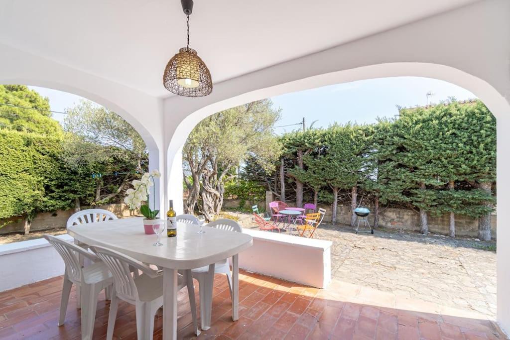فيلا Mb1-House With Big Garden ,Swimming-Pool, & Barbacue In روساس المظهر الخارجي الصورة